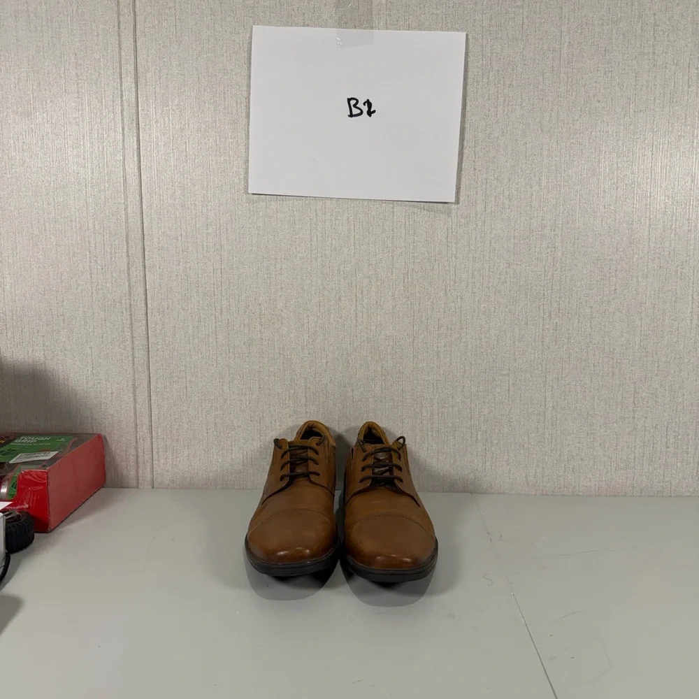 Clarks‎ Men's Tan Leather Oxfords